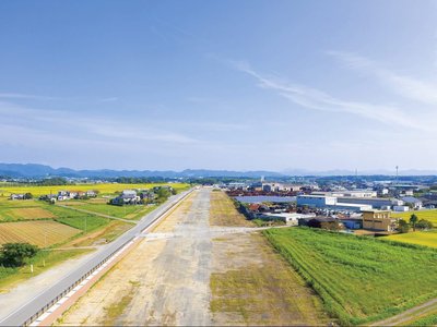✈️ 우즈라노 비행장 활주로 터 (우즈라노 히코조 캇소로 아토치) 이미지 2